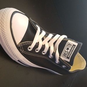 Womens size 8 converse